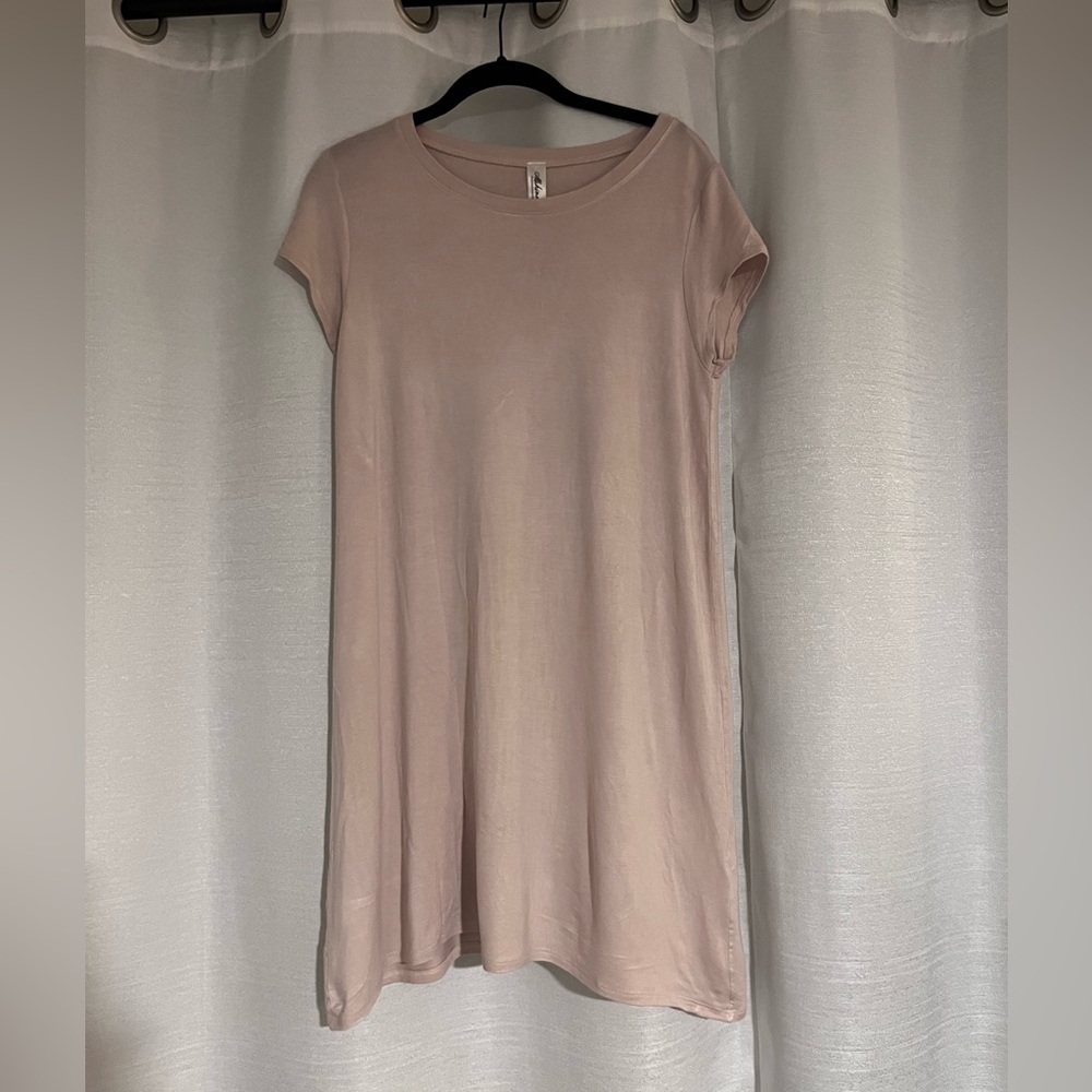 Mahina Simple Cream colored T-shirt Dress